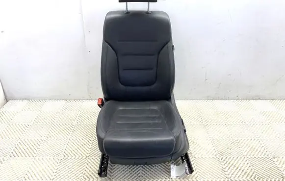 Volkswagen Touareg II Front driver seat 