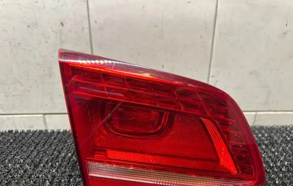 Volkswagen PASSAT B7 Tailgate rear/tail lights