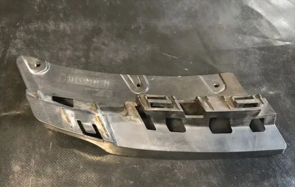 Headlight/headlamp mounting bracket