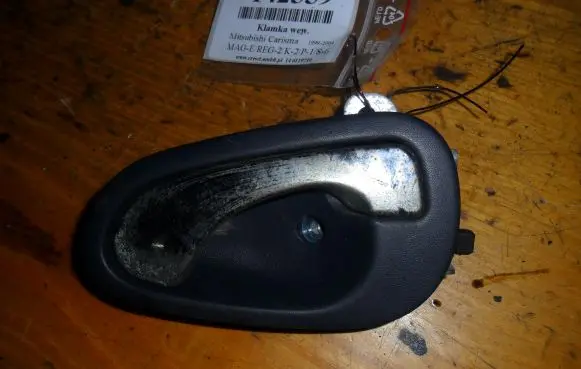 Mitsubishi Carisma Front door interior handle