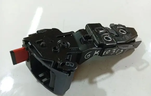 BMW 1 E81 E87 Seat back rest lock catch 7118819