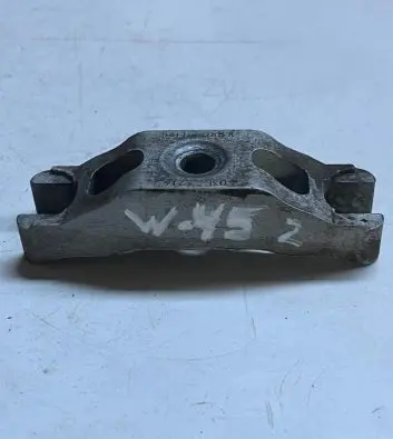 Volkswagen PASSAT B8 Fuel Injector clamp holder 03L216 V300