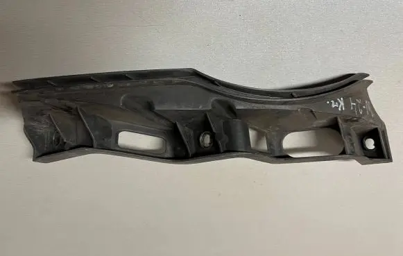 Volkswagen PASSAT B6 Front bumper mounting bracket 3C0807889