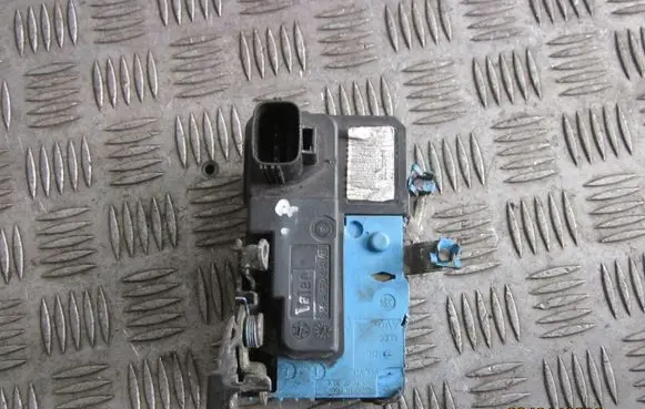 Volvo V70 Front door lock