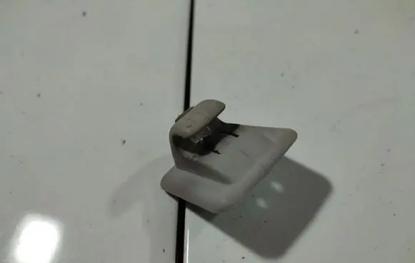 Toyota Aygo AB10 Sun visor clip/hook/bracket 