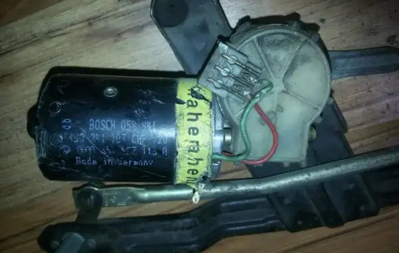 Volkswagen PASSAT B3 Wiper motor 0390241103
