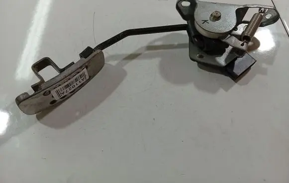 Accelerator throttle pedal