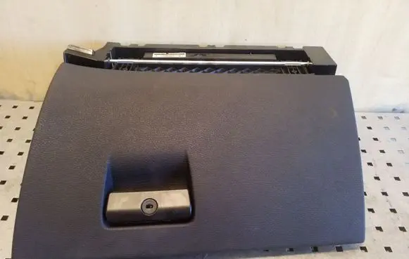 BMW X3 E83 Glove box