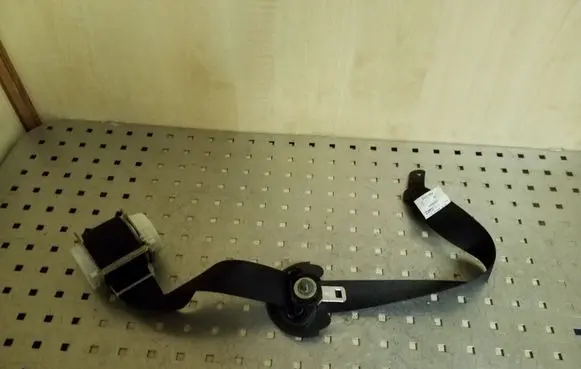 BMW X3 E83 Front seatbelt