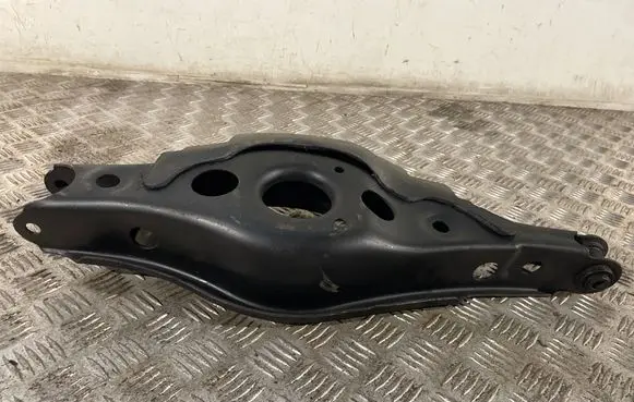 Toyota RAV 4 (XA40) Rear control arm
