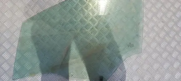 Citroen C4 I Front door window glass four-door
