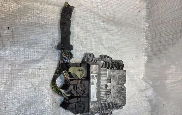 Ford C-MAX II Engine control unit/module AV6112A650YF