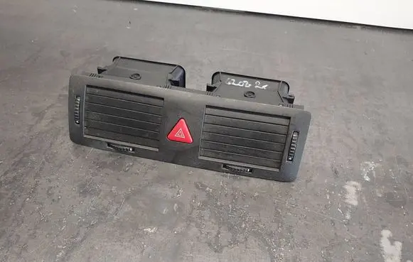 Skoda Fabia Mk1 (6Y) Dash center air vent grill 6Y0820951