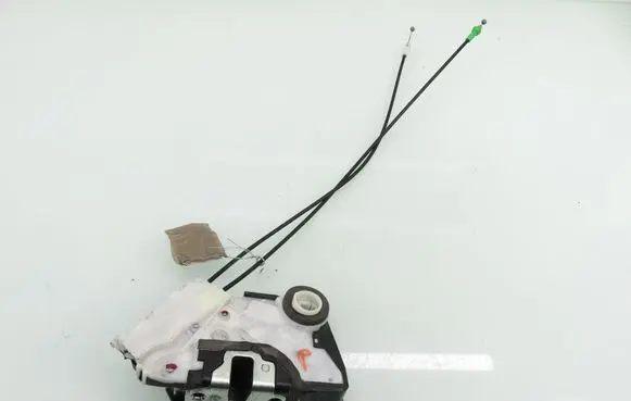 Toyota Yaris Front door lock 