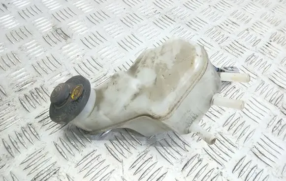Toyota Avensis Verso Brake fluid reservoir 