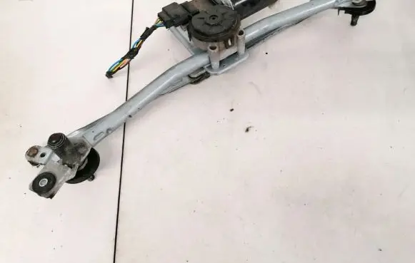 KIA Sportage Front wiper linkage and motor