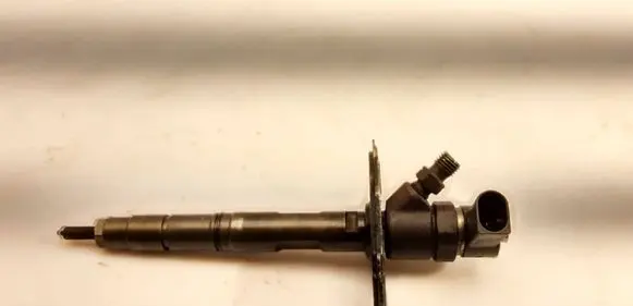 Audi A8 S8 D3 4E Fuel injector 057130277M
