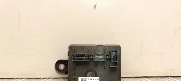 Tesla Model Y Other control units/modules P190510220A