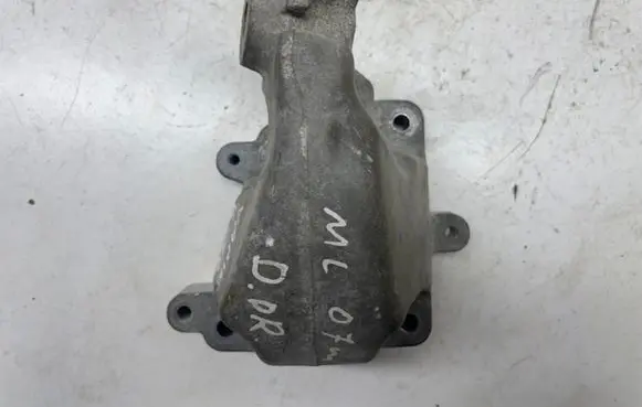 Mercedes-Benz ML W164 Engine mounting bracket A6422230304