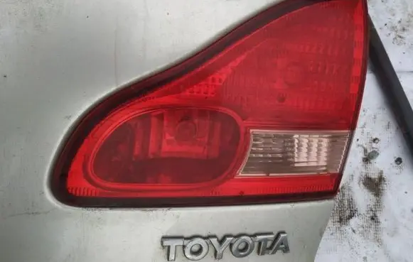 Toyota Avensis Verso Tailgate rear/tail lights