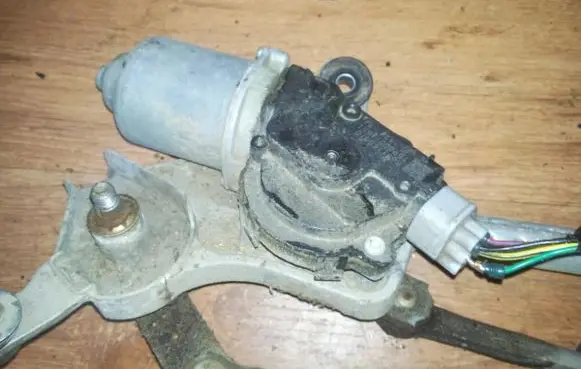 Subaru Impreza III Wiper motor 86511fg010