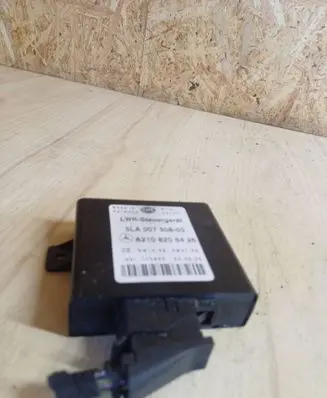 Mercedes-Benz E W210 Light module LCM A2108206426 5LA00750803 115690