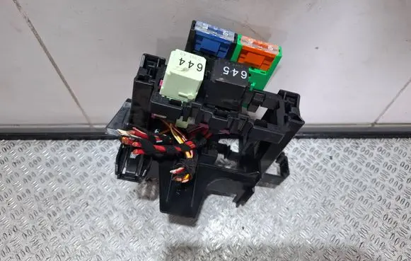 Audi A4 S4 B8 8K Relay mounting block 4G2937503A