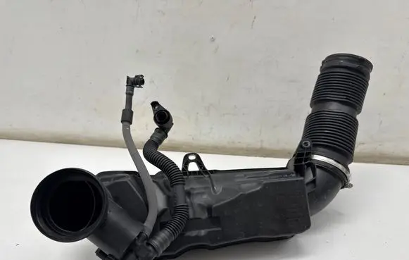 BMW 2 Active Tourer U06 Intake resonator 8489424