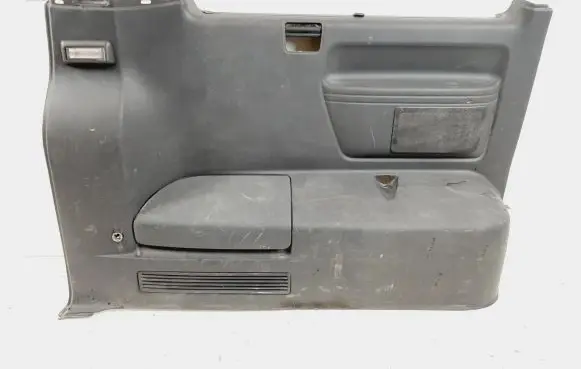 Trunk/boot lower side trim panel