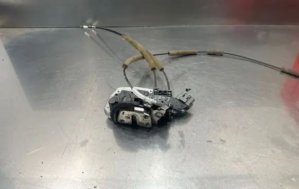 Nissan Leaf I (ZE0) Front door lock F5712770 ES300