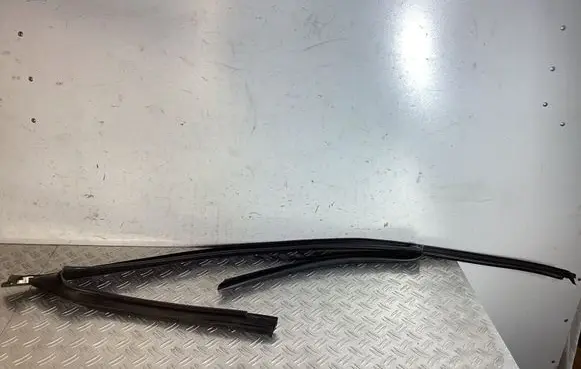 Porsche Cayenne (92A) Rubber seal front door window/glass 7P0637431H