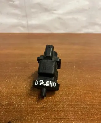 Mercedes-Benz C W203 Turbo solenoid valve A0005450527 D2640