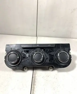 Skoda Octavia Mk2 (1Z) Climate control unit 3T0820047M