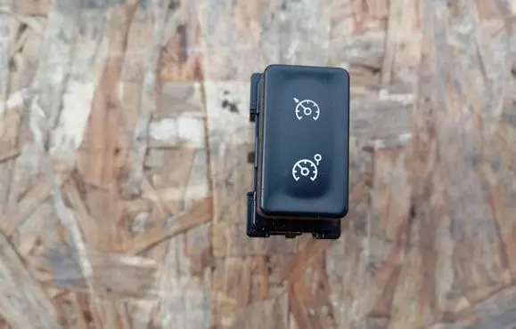 Renault Koleos I Cruise control switch 8411B