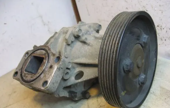 Renault Laguna I Water pump 7700871801