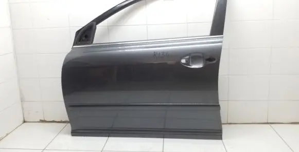 Toyota Avensis T250 Front door