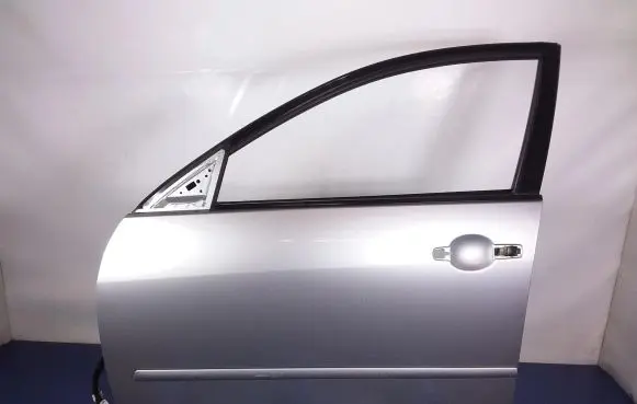 Nissan Maxima A34 Front door