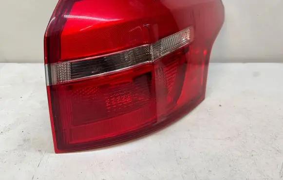 Ford Focus Headlight/headlamp 17503 13404EA
