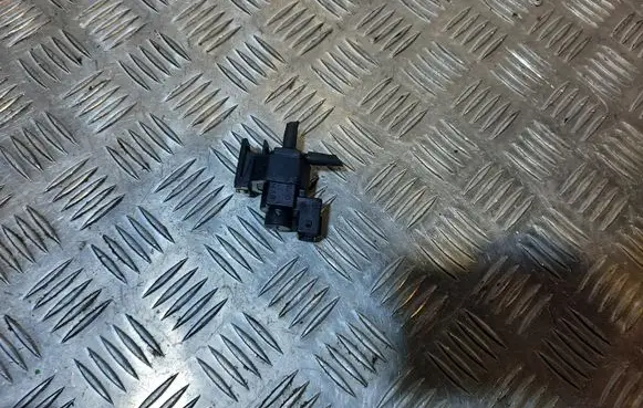 BMW 6 F12 F13 Turbo solenoid valve 7612632