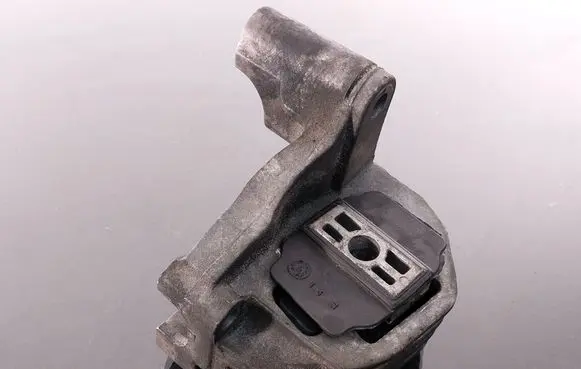 Volvo S60 Engine mount bracket 326C88
