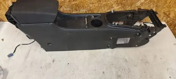 Opel Astra J Armrest 13317405