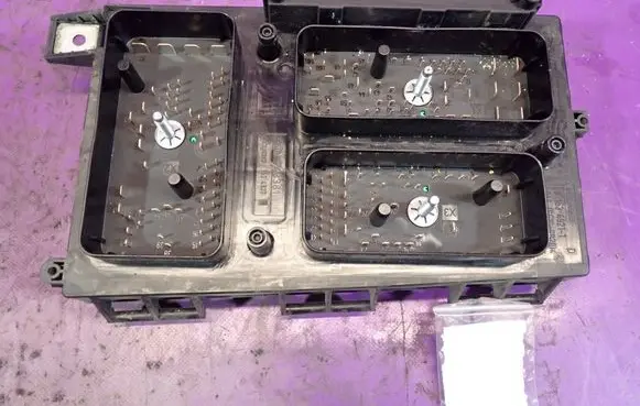 Opel Zafira B Fuse box set 13206746