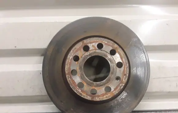 Volkswagen Golf VI Front brake disc 