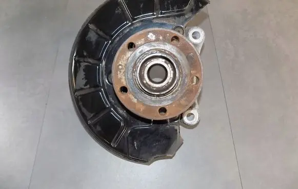 Volkswagen PASSAT B7 Front wheel hub spindle knuckle