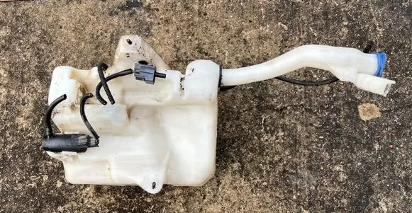 Volvo C70 Windshield washer fluid reservoir/tank 30699397