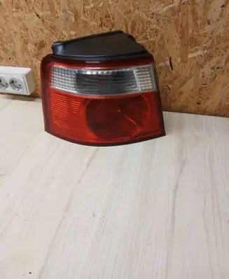 KIA Carens I Rear/tail lights E138368