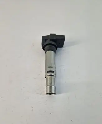 Volkswagen Touran I High voltage ignition coil 036905715E