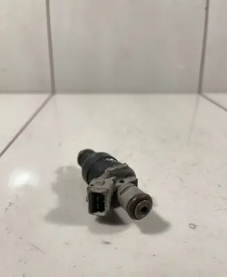 Audi A6 S6 C4 4A Fuel injector 078133551N