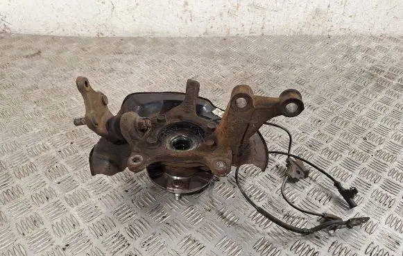 Toyota Avensis T270 Front wheel hub 4355002020 8954302061