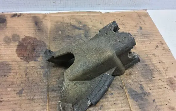 Citroen Berlingo Engine mounting bracket